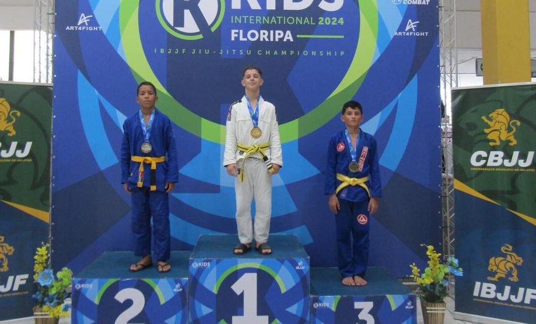 Atletas do Jiu-Jitsu de Timbó conquistam Ouro no Internacional Kids Atletas do Jiu-Jitsu de Timbó conquistam Ouro no Internacional Kids