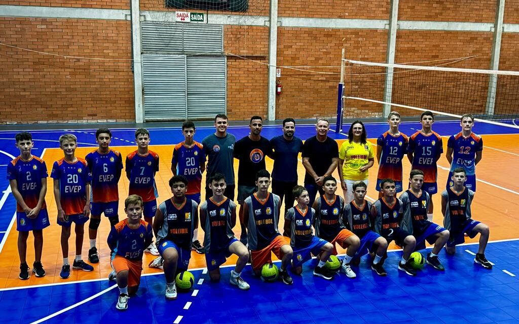 Prefeitura e FME Timbó entregam quadra de vôlei com piso modular à Escola Erwin Prade