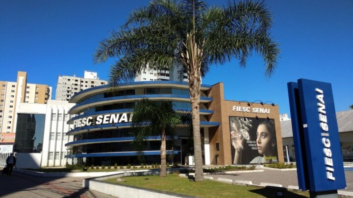 SENAI e Prefeitura de Blumenau lançam projeto para capacitar jovens para o mercado de tecnologia