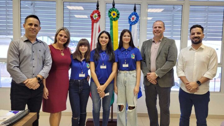 Câmara de Timbó – Três jovens vereadoras são empossadas para o Parlamento Jovem