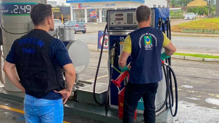 Procon Timbó e Agência Nacional do Petróleo fiscalizam postos de combustíveis do município