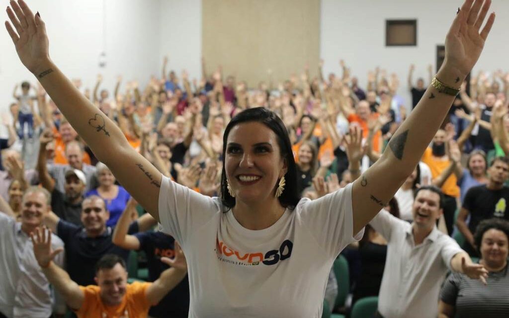 Vereadora Ana Paula Reiter é apresentada como pré-candidata a prefeita pelo Partido NOVO em Indaial na noite desta segunda-feira