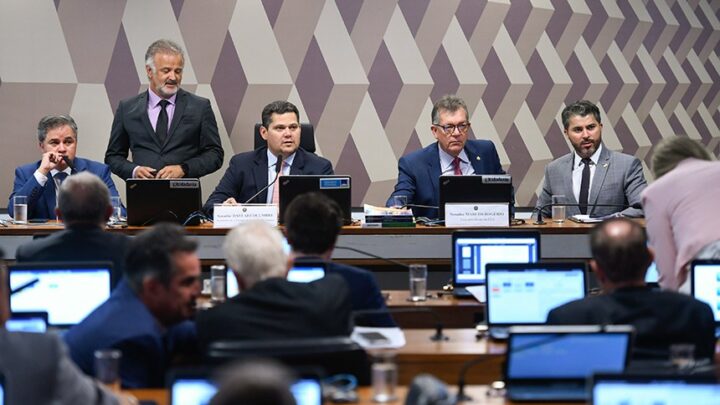 Comissão de Constituição e Justiça aprova PEC sobre drogas, que vai a Plenário