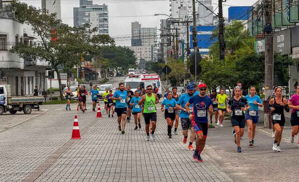 Corrida 10 Milhas Morro Azul atrai mais de 400 atletas em Timbó