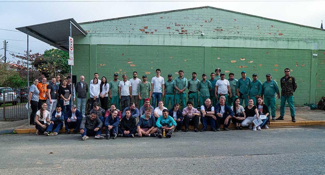 Crianças e adolescentes da APAE têm momento marcante no plantio de árvores