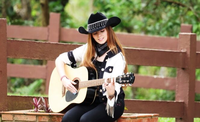 Agropaty – Revelação sertaneja, Jayne Martins fará seu primeiro show na 17ª Fecarroz