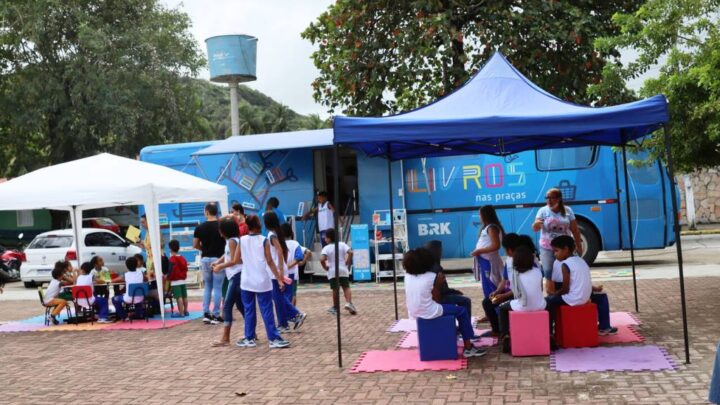 Projeto “Livros nas Praças” promove acesso à educação em Blumenau