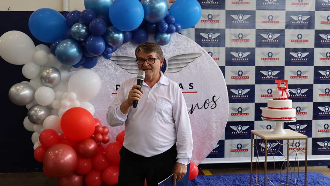 Para seu Almir, há 47 anos na Reunidas, se sentir bem no local de trabalho faz toda a diferença Para seu Almir, há 47 anos na Reunidas, se sentir bem no local de trabalho faz toda a diferença