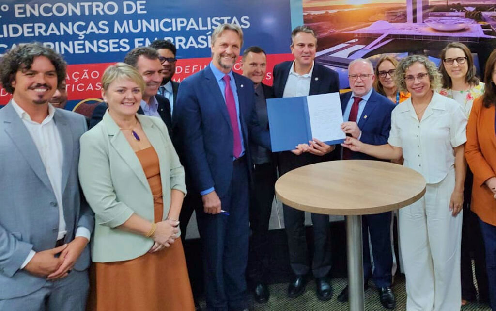 Deputada Luciane Carminatti participa em Brasília da autorização do curso de Medicina da UFSC de Curitibanos