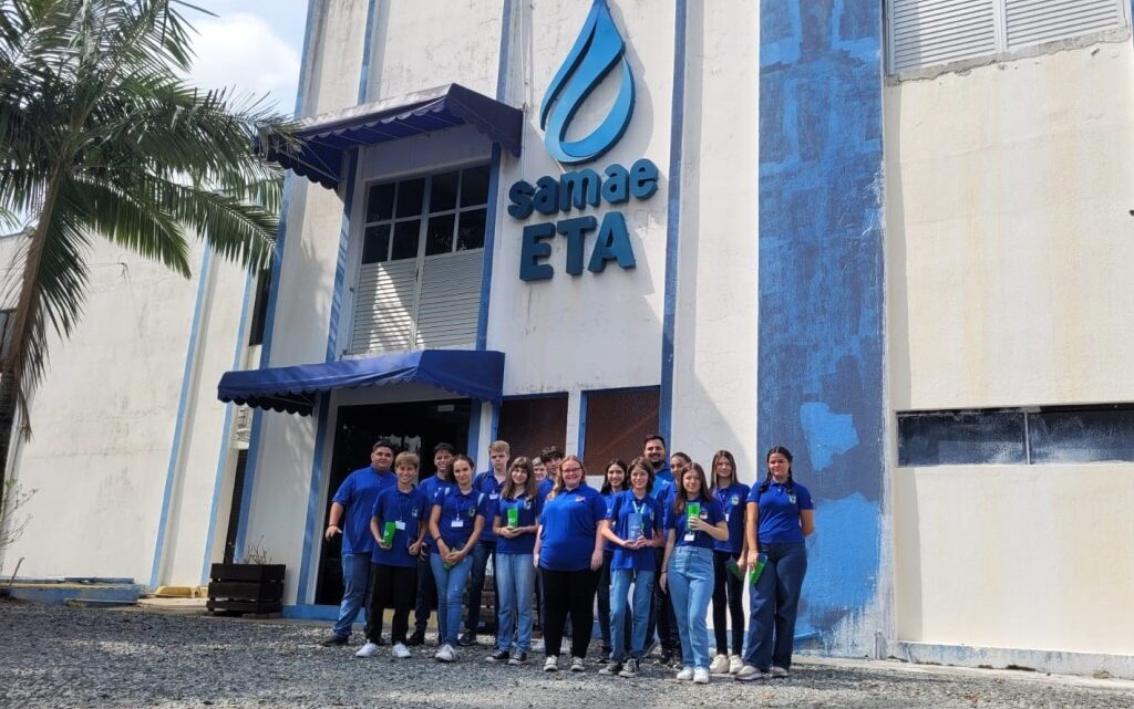 Parlamento Jovem visita Estação de Tratamento de Água do Samae Timbó