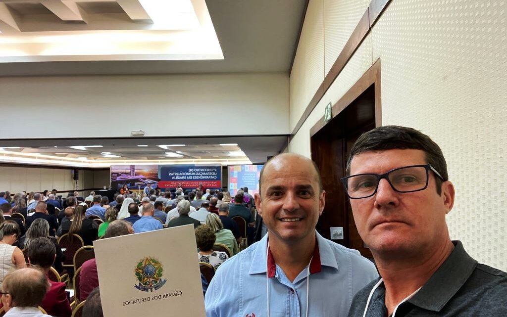 Vice-prefeito de Rodeio e Presidente da Câmara vão a Brasília em busca de recursos Vice-prefeito de Rodeio e Presidente da Câmara vão a Brasília em busca de recursos