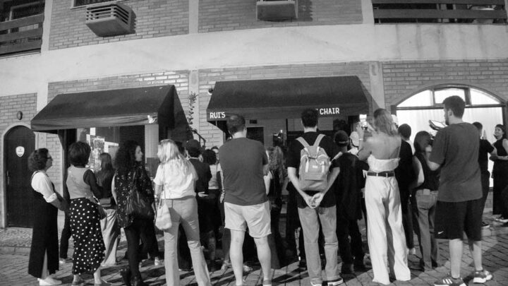 Projeto Groove Urbano traz música instrumental gratuita à praça em frente à galeria do Rui’s One Chair, em Blumenau, nesta quarta-feira (10/04)