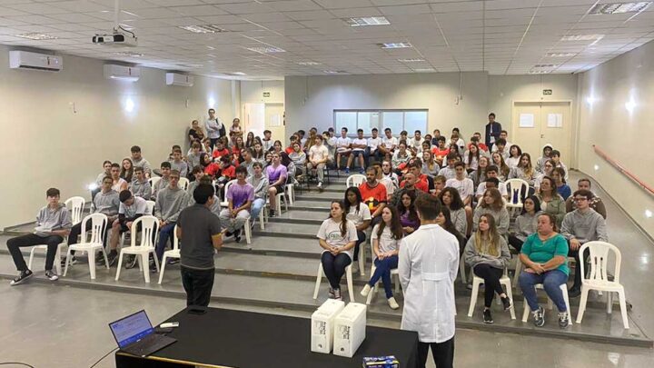 Casa do Poeta Lindolf Bell promove série de palestras em escolas