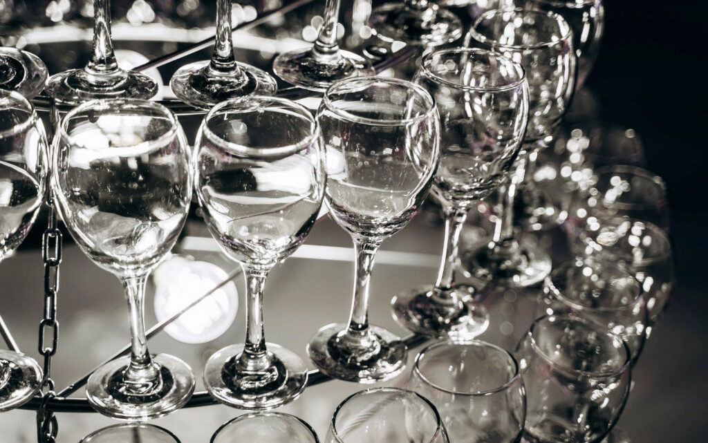 Enoteca Decanter Blumenau promove bazar de taças em prol das vítimas da enchente no Rio Grande do Sul Enoteca Decanter Blumenau promove bazar de taças em prol das vítimas da enchente no Rio Grande do Sul