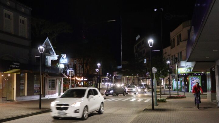 Centro de Blumenau ganhou nova iluminação pública com tecnologia LED
