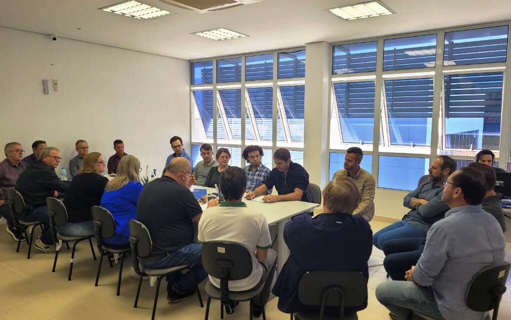 Câmara de Timbó – Reunião da Comissão de Orçamento conta com representantes do Executivo e da ACIMVI Câmara de Timbó – Reunião da Comissão de Orçamento conta com representantes do Executivo e da ACIMVI