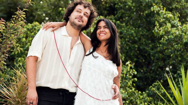 Cantor Léo Vieira lança novo single em parceria com a cantora Laura Macedo