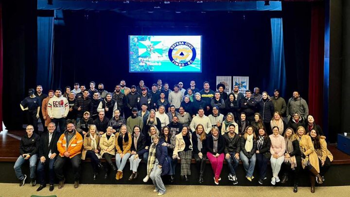 Agentes de Segurança Educacional recebem treinamento e kits de uniforme