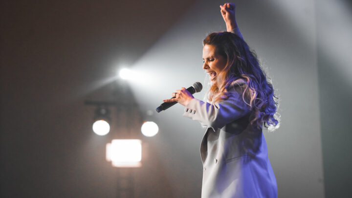 Natal Mais Encantado – Não perca o show gospel de Aline Barros neste domingo em Timbó!