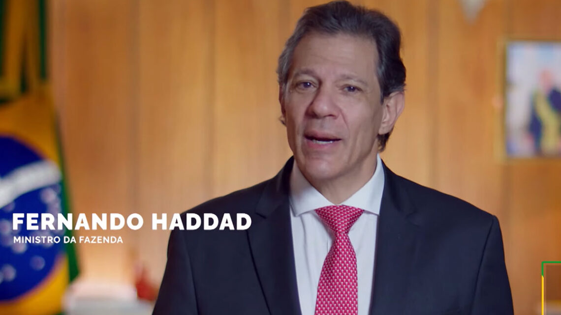 Haddad anuncia isenção de IR para quem ganha até R$ 5 mil Haddad anuncia isenção de IR para quem ganha até R$ 5 mil