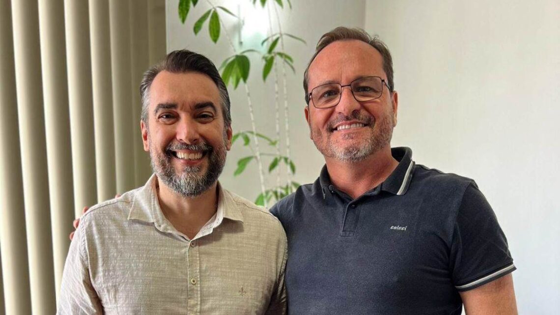 Flávio Buzzi e Rangel Bonatti anunciam Jean Schütz como Novo Chefe de Gabinete da Prefeitura de Timbó Flávio Buzzi e Rangel Bonatti anunciam Jean Schütz como Novo Chefe de Gabinete da Prefeitura de Timbó