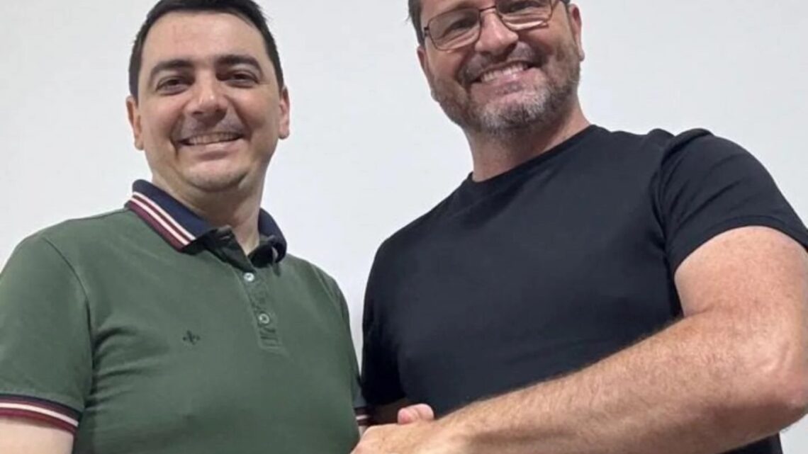 Flávio e Rangel anunciaram nessa quinta-feira(21), o novo Secretário da Fazenda e Administração de Timbó Flávio e Rangel anunciaram nessa quinta-feira(21), o novo Secretário da Fazenda e Administração de Timbó