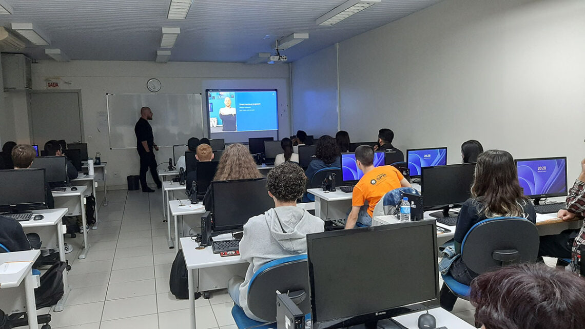 Programa Entra21 oferece 550 vagas presenciais, entre elas, Timbó Programa Entra21 oferece 550 vagas presenciais, entre elas, Timbó