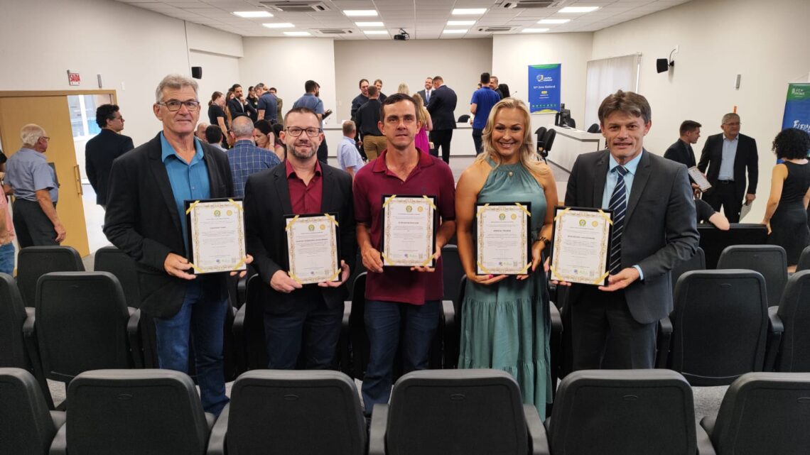Benedito Novo – Diplomação de Andreia Thurow: Um Dia de Celebração e Compromisso Benedito Novo – Diplomação de Andreia Thurow: Um Dia de Celebração e Compromisso