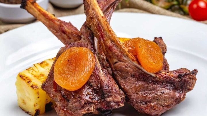 Explosão de Sabores: Cordeiro com Chimichurri e Barbecue para o Natal