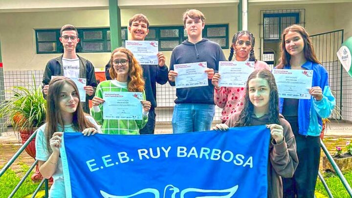 Jovens talentos de Timbó garantem vaga em competição internacional de matemática na Tailândia