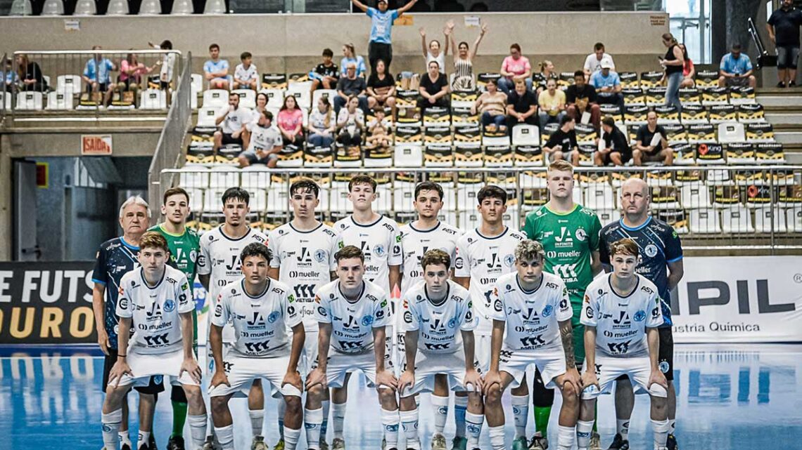 Timbó Futsal vence o Jaraguá Futsal mais uma vez e está na final do Catarinense Sub-17 Timbó Futsal vence o Jaraguá Futsal mais uma vez e está na final do Catarinense Sub-17