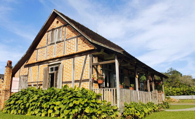 Demolição de casa germânica gera indenização por dano moral coletivo, em Pomerode