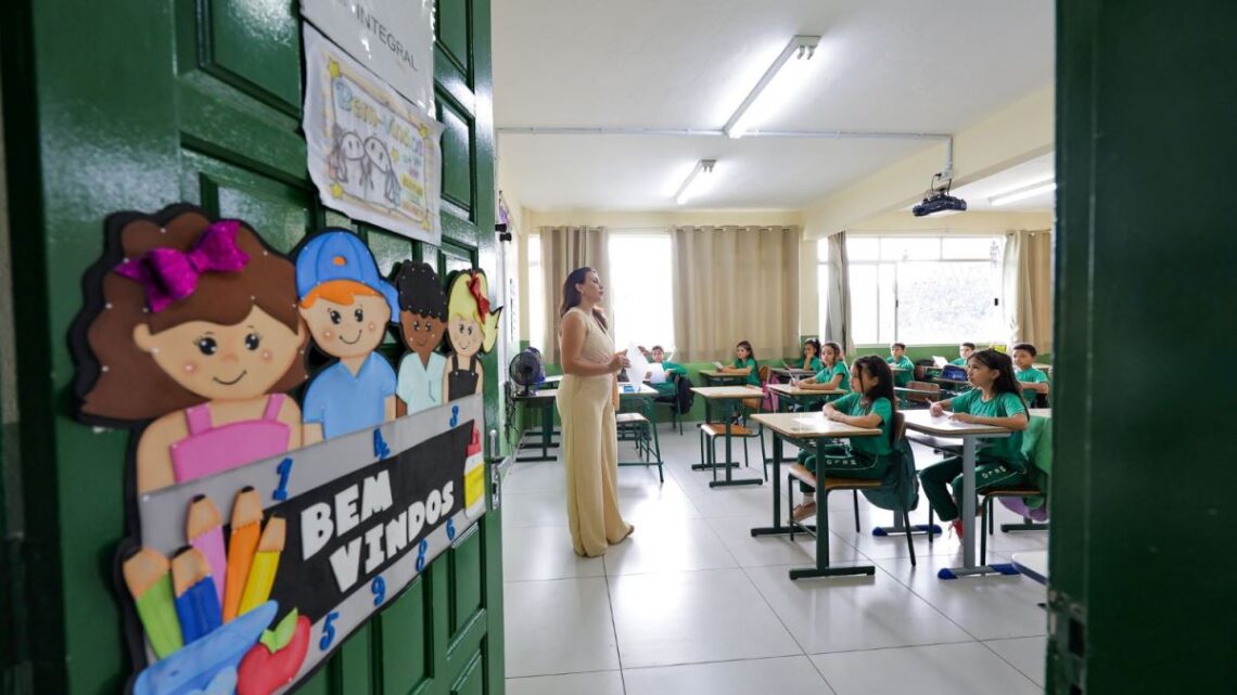 Educação de SC inicia ano letivo com ampliação da oferta de inglês, projeto piloto de alfabetização e entrega de obras Educação de SC inicia ano letivo com ampliação da oferta de inglês, projeto piloto de alfabetização e entrega de obras