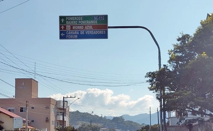 DEMUTRAM intensifica melhorias na sinalização viária de Timbó DEMUTRAM intensifica melhorias na sinalização viária de Timbó