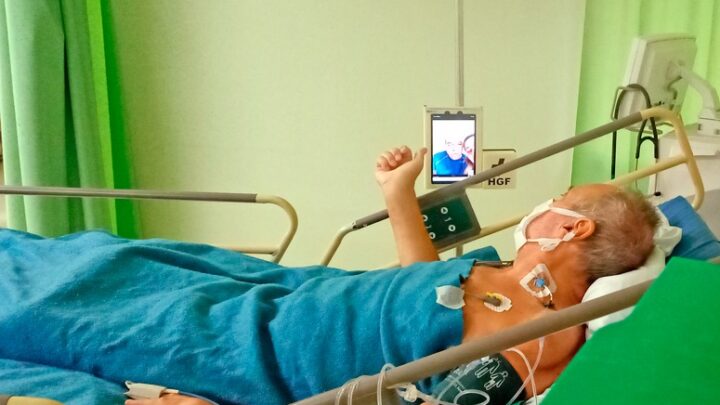 Pacientes internados em isolamento passam a ter direito a visitas virtuais