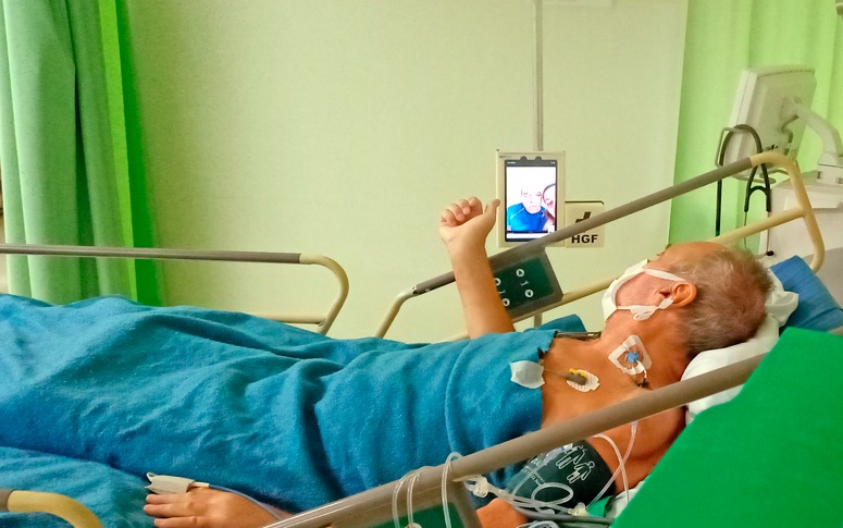 Pacientes internados em isolamento passam a ter direito a visitas virtuais Pacientes internados em isolamento passam a ter direito a visitas virtuais