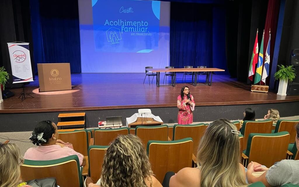 Encontro em Timbó discutiu Acolhimento Familiar para crianças e jovens