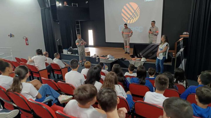 Celesc realiza série de ações em escolas de diversas regiões de Santa Catarina ao longo do mês de abril