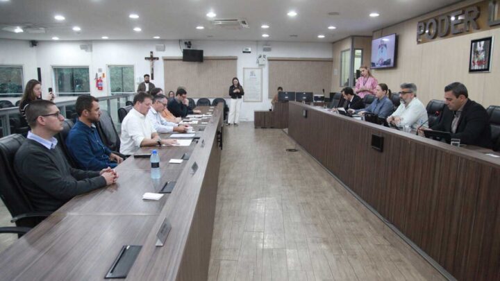 Blumenau – Agir e BRK não apresentam planilha que embasa reajuste na tarifa de esgoto durante reunião da Comissão de Educação