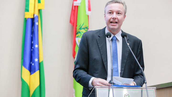 Deputado Napoleão Bernardes cobra medidas urgentes do Estado após Oase anunciar corte de serviços