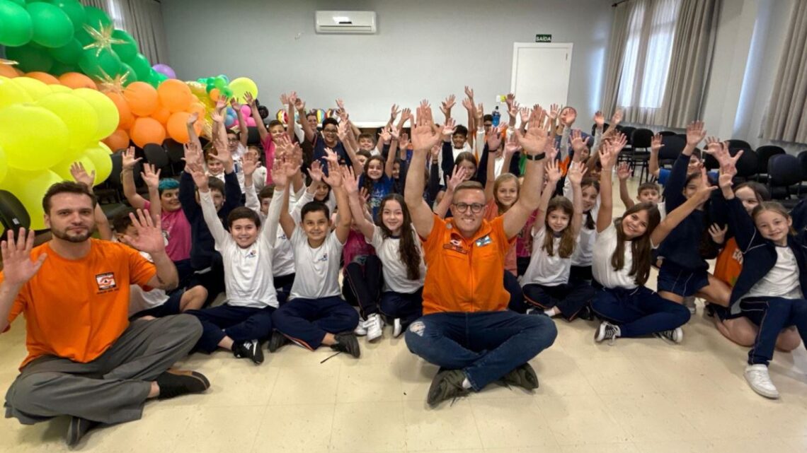 Crianças da escola Erwin Prade se tornam agentes de prevenção em Timbó
