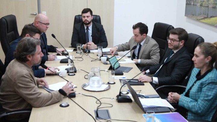 Câmara de Blumenau – Representantes da OAB apontam controvérsias no contrato de concessão durante reunião da CPI do Esgoto