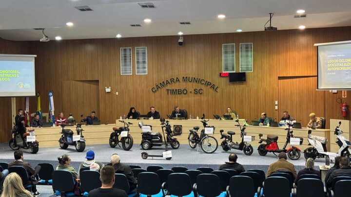 Timbó: Vereadores, entidades e comunidade debatem uso de ciclomotores, autopropelidos e bicicletas elétricas