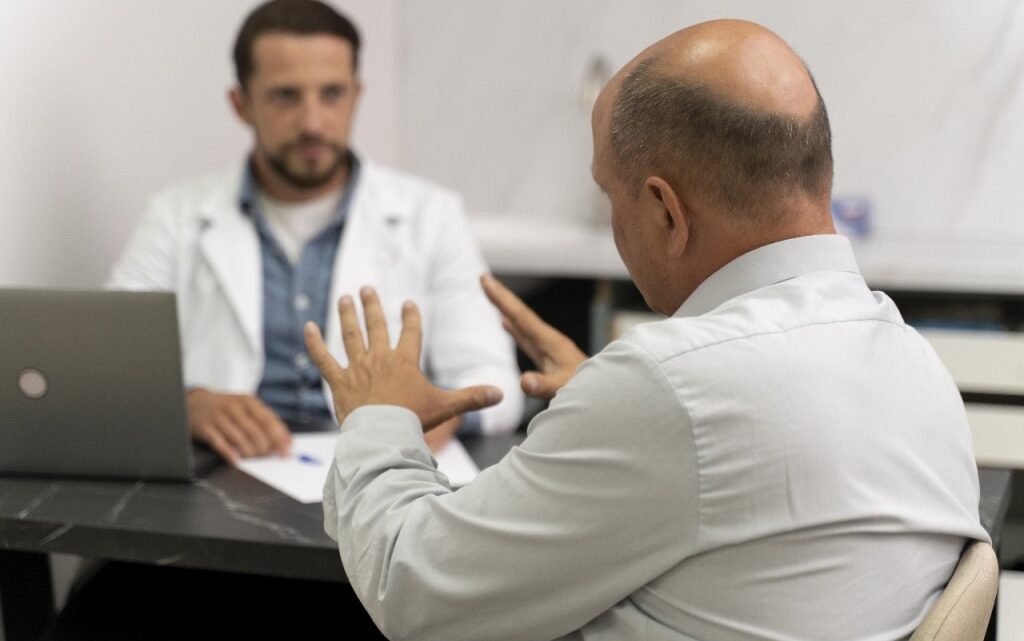 Urologistas alertam para riscos da andropausa, doença que causa queda da testosterona