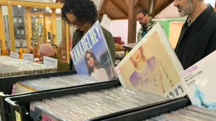 Tarde do Rock e Feira do Vinil agitam o Museu da Música de Timbó