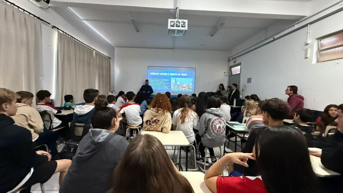 Timbó – Alunos da rede municipal recebem palestra sobre trânsito seguro