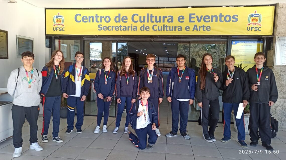 Estudantes de Timbó viajam para receber premiação da Olimpíada Brasileira de Matemática