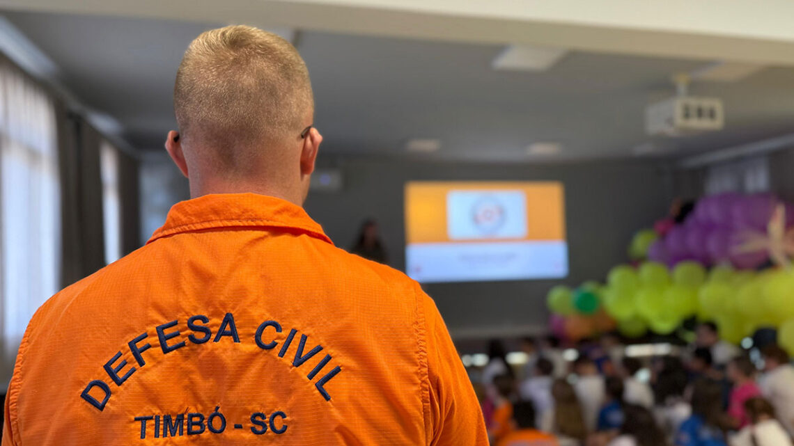 Defesa Civil de Timbó realiza simulado em escola da cidade