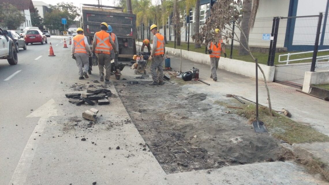 Força-Tarefa do SAMAE fecha buracos em Timbó e leva mais segurança a motoristas e pedestres