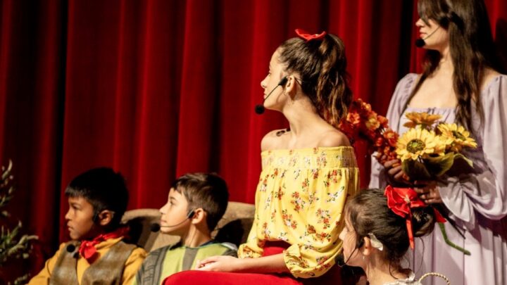 Companhia 100 Cena oferece aulas gratuitas de teatro para alunos de Timbó